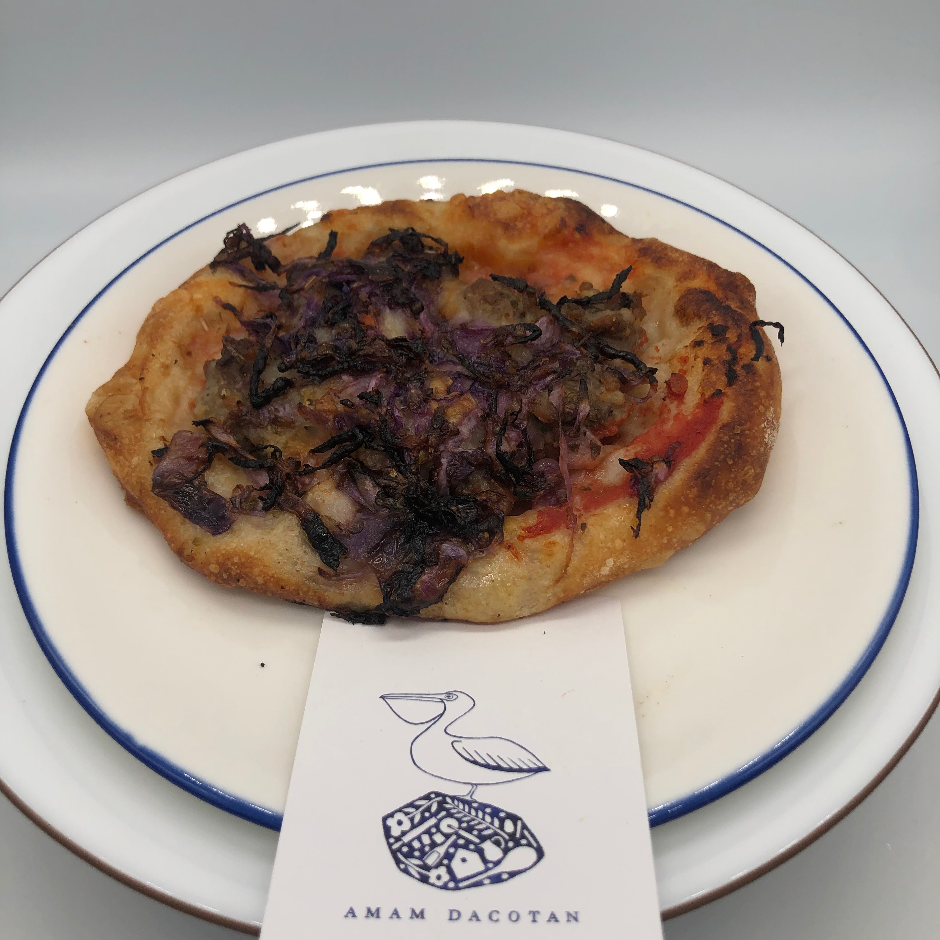 サルシッチャと紫キャベツのpizza