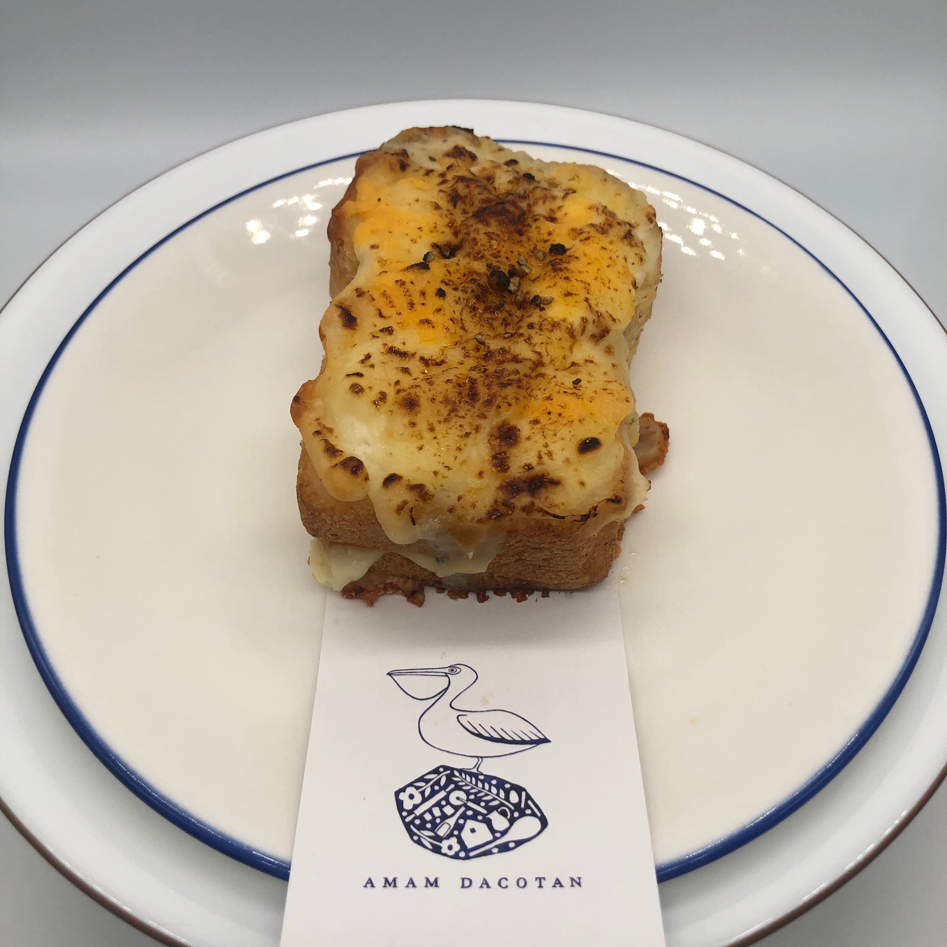 4種のチーズとはちみつのクロックムッシュ