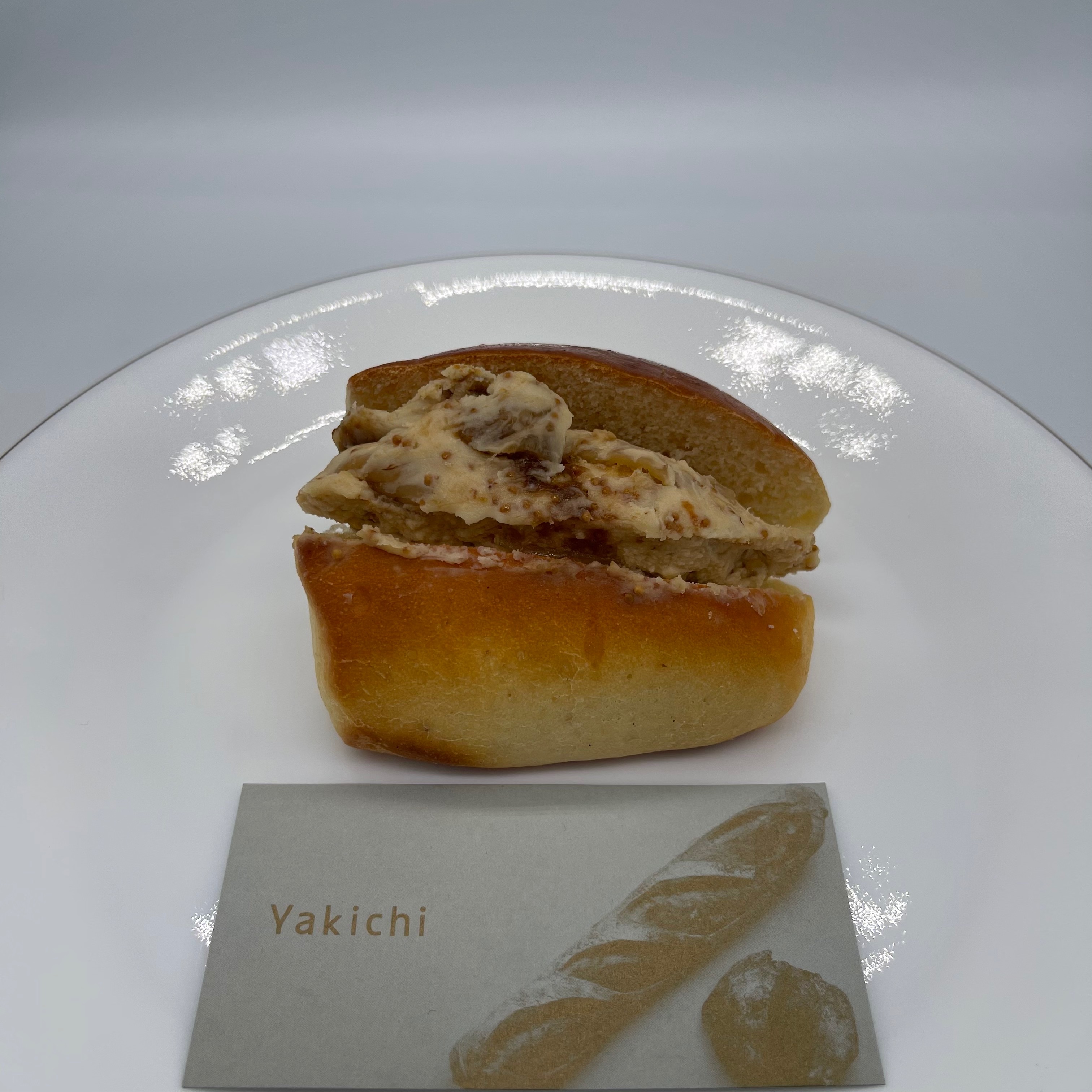Yakichiの四角パンいちじくクリームチーズ