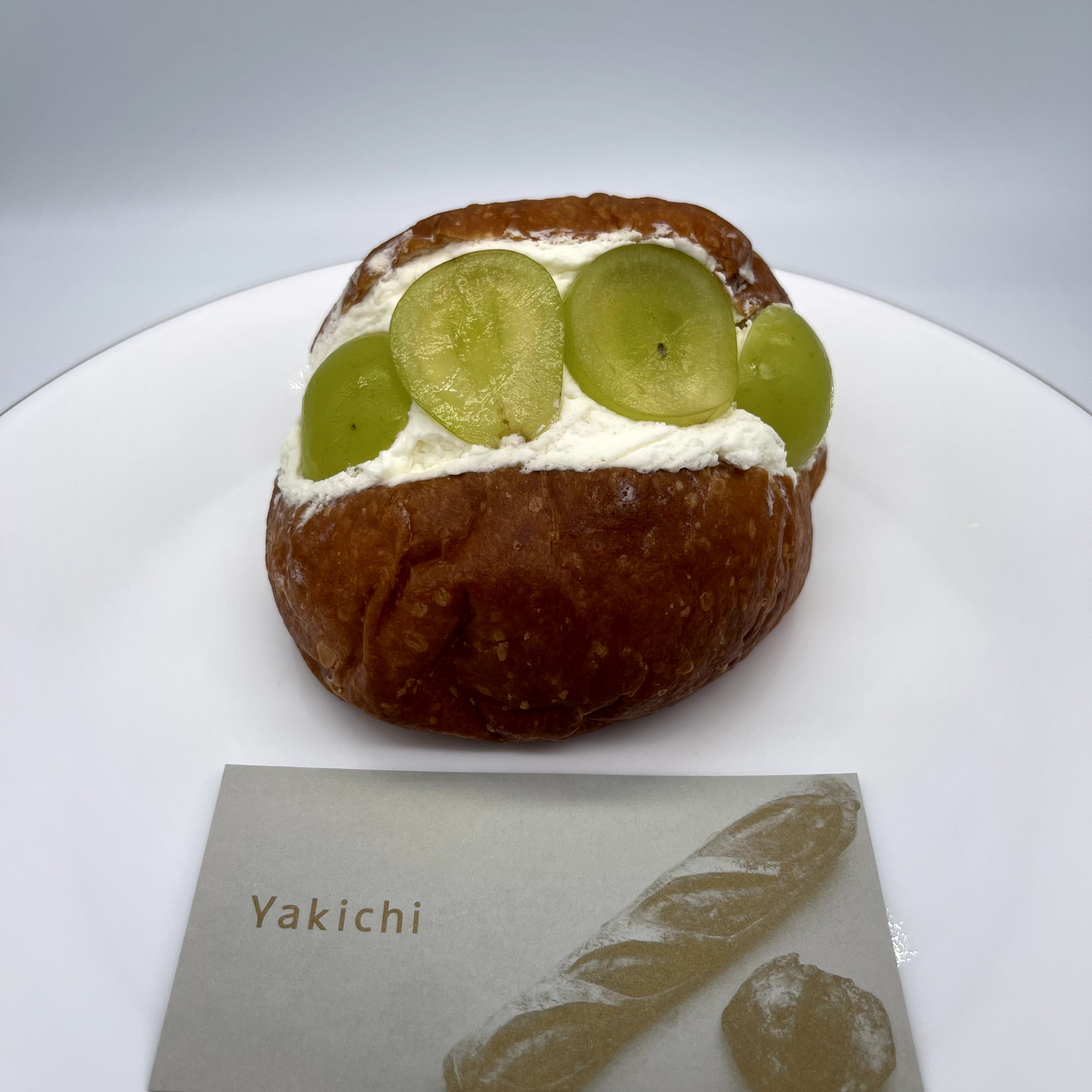 Yakichiのシャインマスカットのマリトッツォ