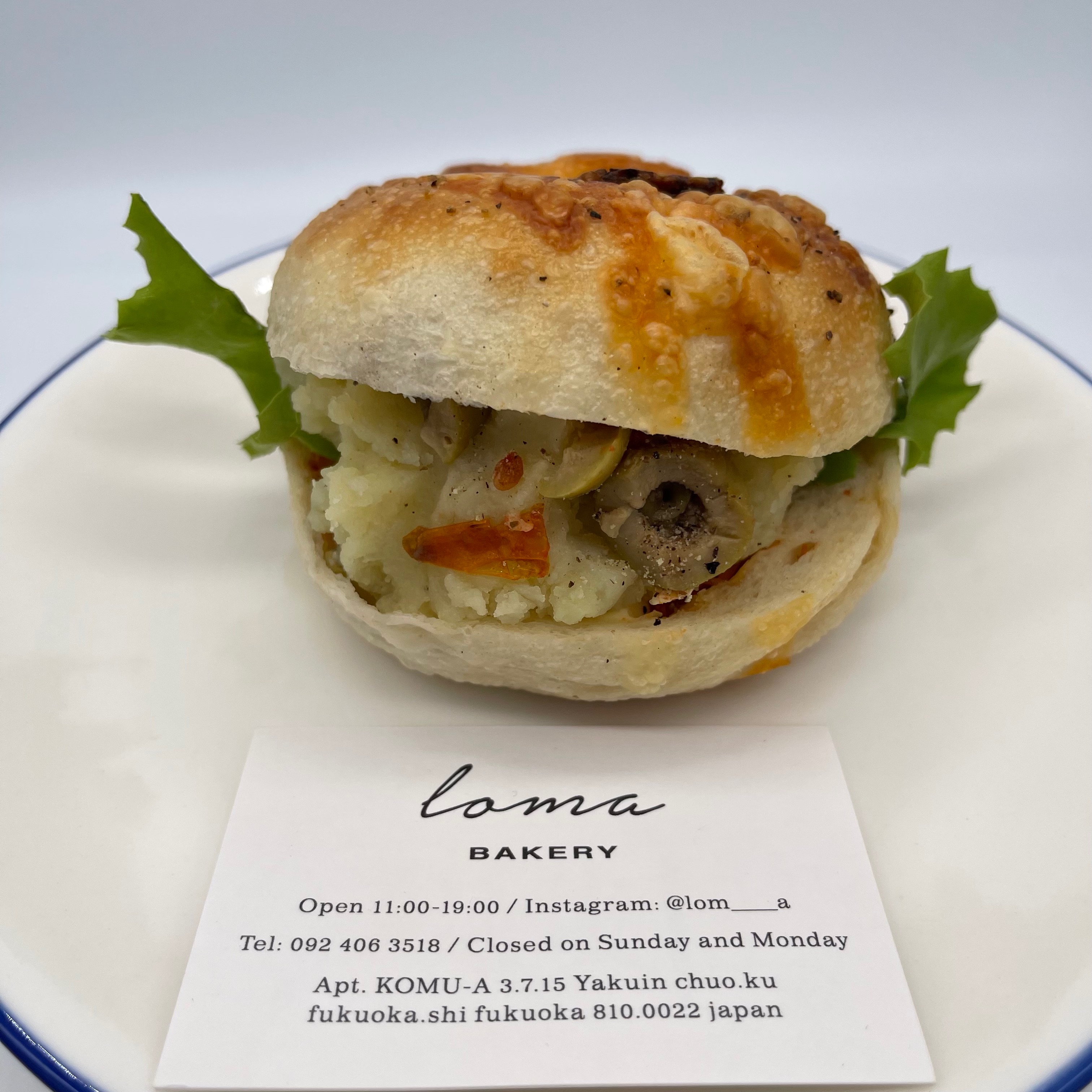 ロマの蒸し焼きベーグル アンチョビポテト&オリーブサンド